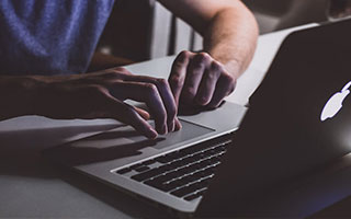 米兰体育官方网站入口-孙颖莎横扫伊藤美诚，再度问鼎女单冠军，孙颖莎4_0击败伊藤美诚