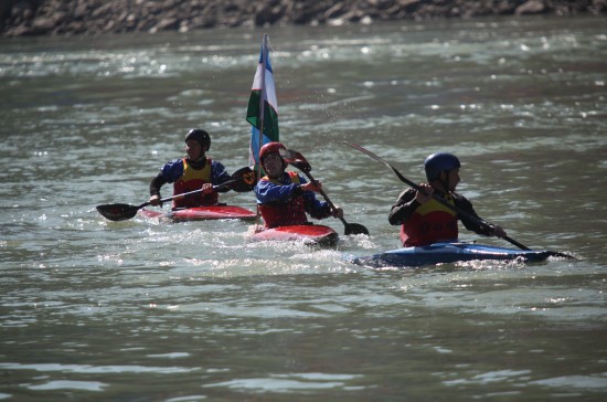国际皮划艇速降赛,水上极速激战 国际皮划艇速降赛,水上极速激战
