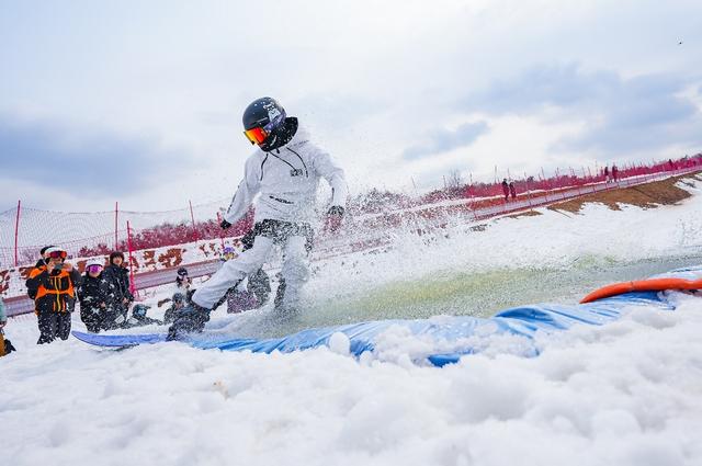 milan.com-高原滑雪半程马拉松，雪域风光中的速度之旅