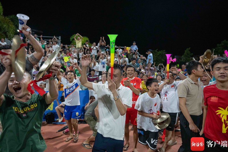 球迷狂欢：主场氛围引爆全场的精彩瞬间的简单介绍