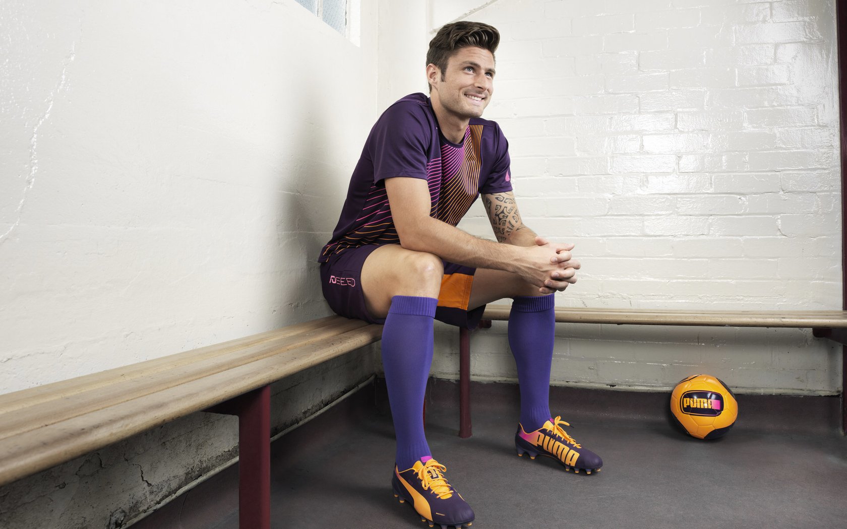 米兰体育APP在线-焦点人物：当红球星私下生活生活揭秘，球星日常