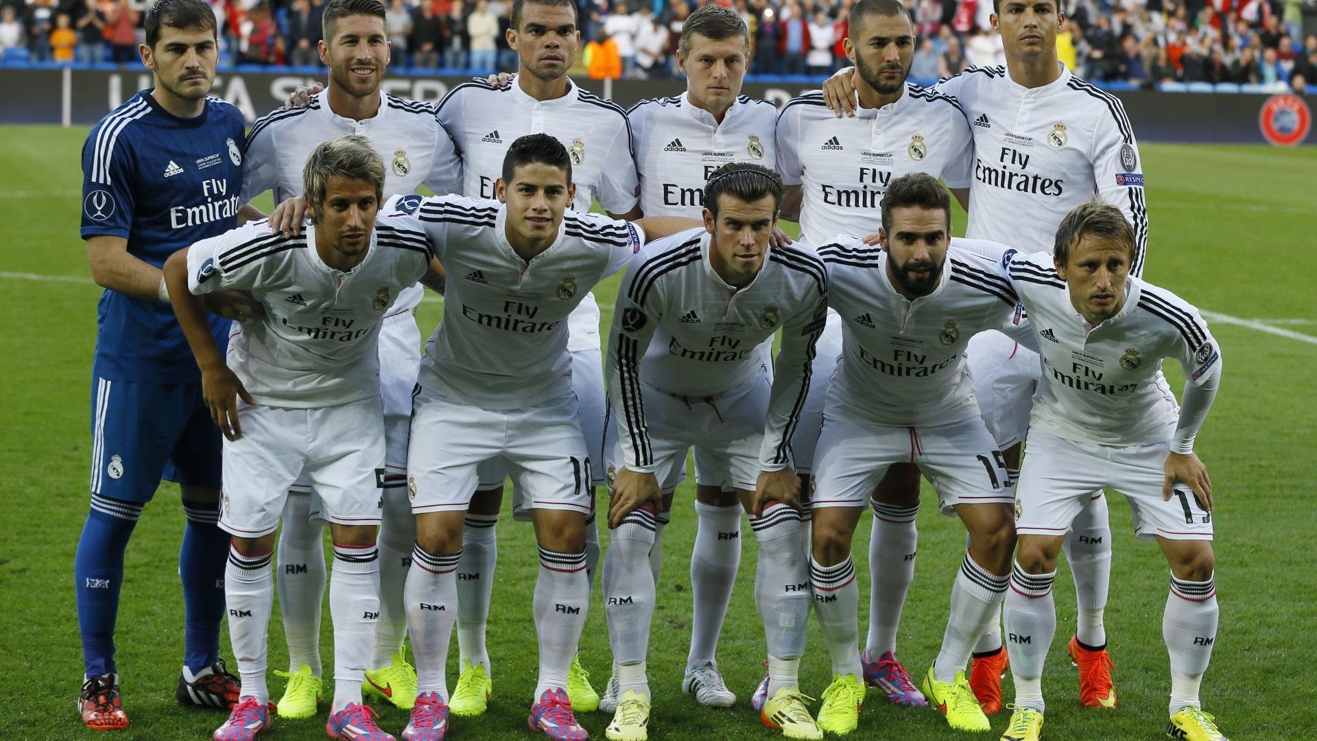 米兰体育APP在线-焦点对决：两大豪门队伍激烈交锋，战况激烈！