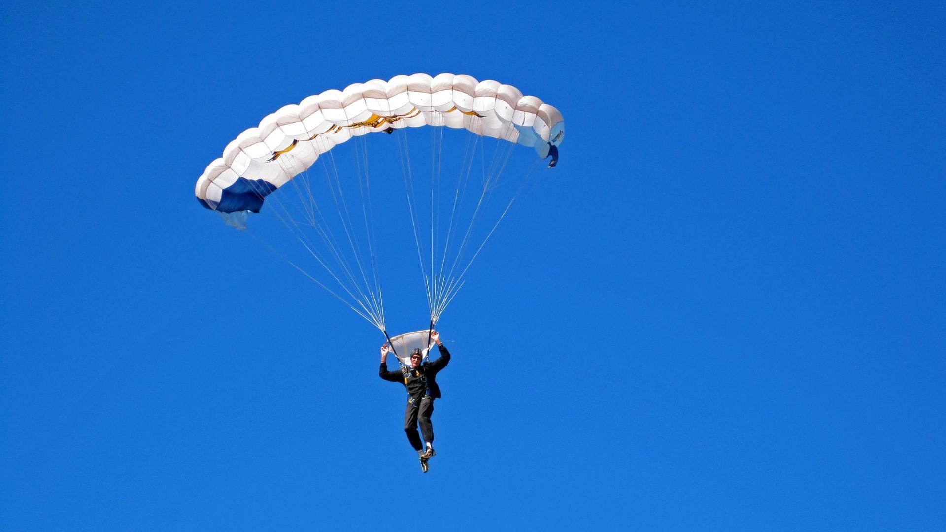 米兰体育-高科技比赛场馆：未来台球运动的新宠，台球室比赛